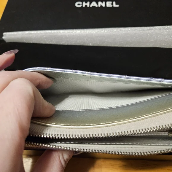 SOLD 🦄 💎Chanel Iridesent long zip wallet - Picture 13 of 13